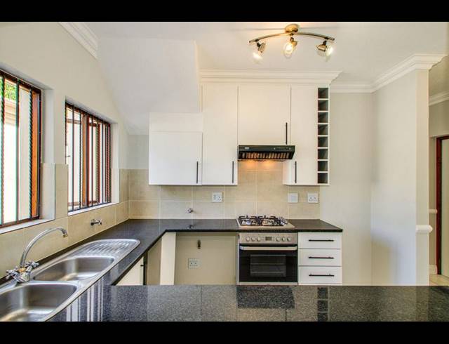 3 BEDROOM TOWNHOUSE FOR SALE IN LONEHILL